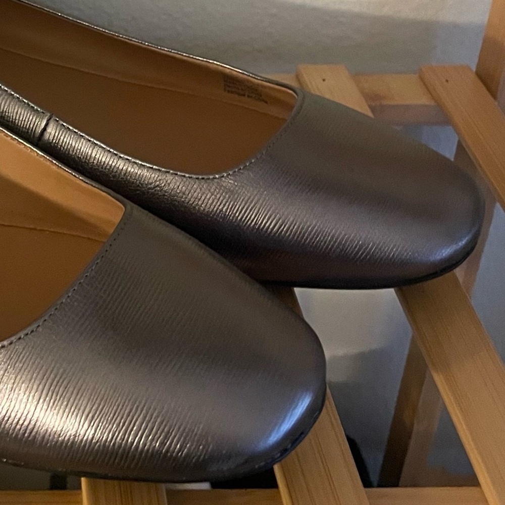 Calvin Klein Metallic Silver Flats - Picture 3 of 6